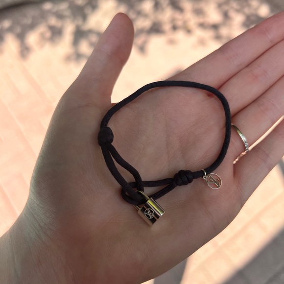 Authentic Louis Vuitton Lock It bracelet sterling silver - Picture 4 of 5